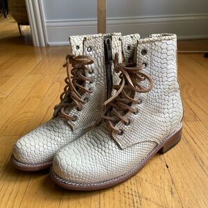 Freebird by Steven Manchester Combat Boots sz 8 White Snake Print Leather
